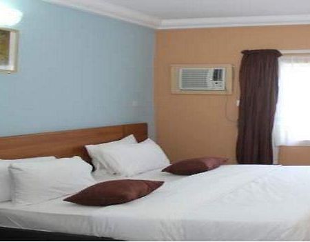 Toprate Luxury Hotel Owerri Værelse billede